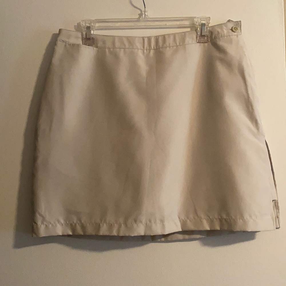 Field gear skirt - Like new condition- Size 12
